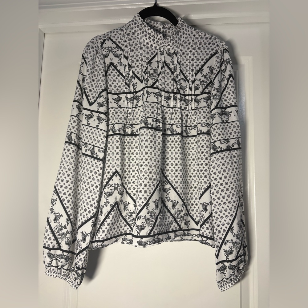 MAISON D'AMELIE‎ Paris- PINTUCK TOP Ruffled Collar, Keyhole Button Closure